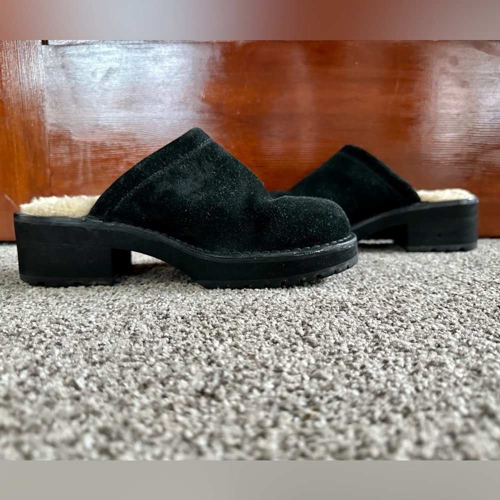 UGG Kalie Clog Mule Black Suede Shearling Lining - Size 9 - Style 5309